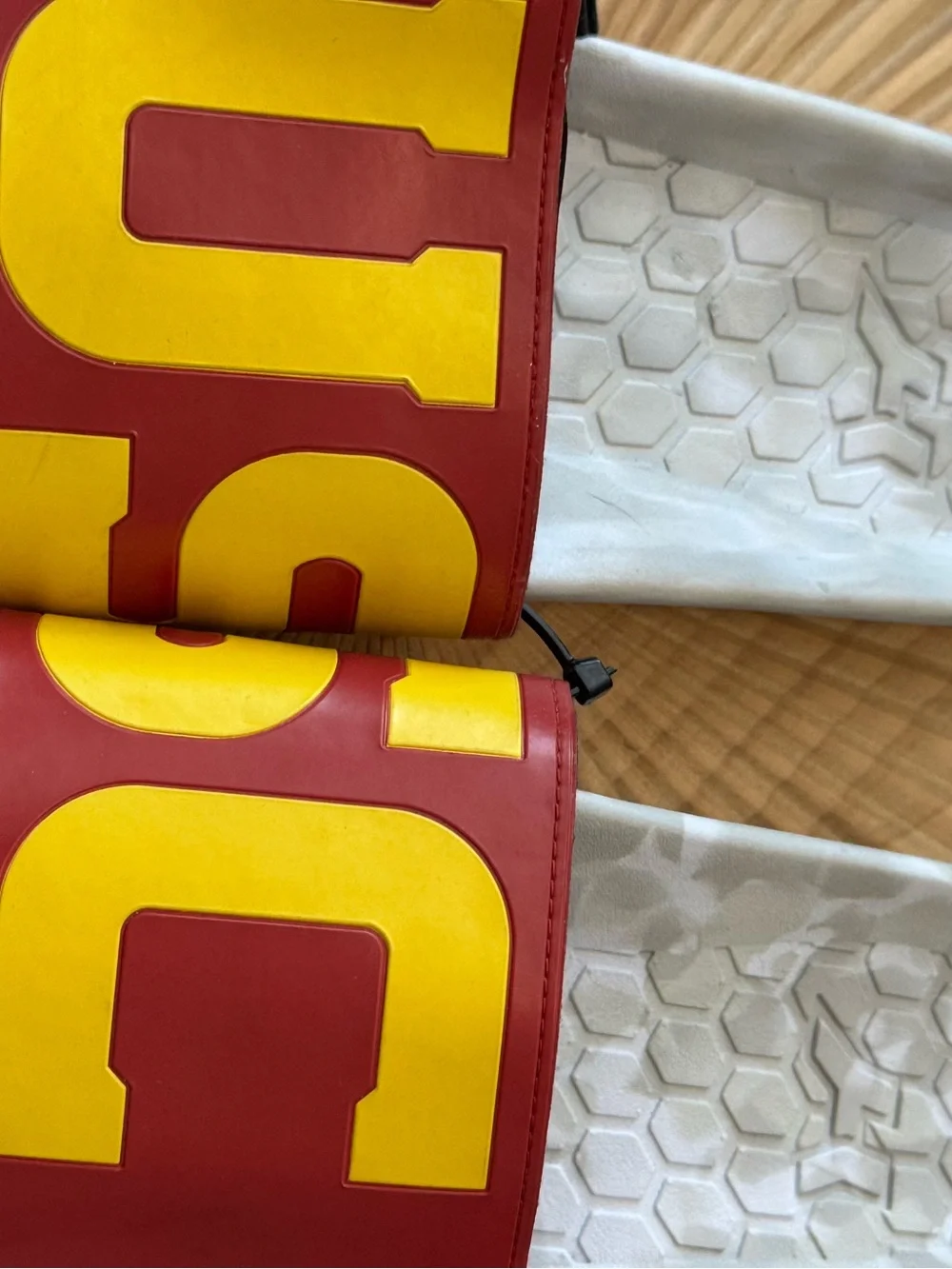 Hype University of Southern California Trojan Slydr Slide Sandals gold/Red NWOT